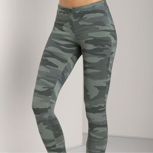 Splendid Women’s Leggings Camouflage Size XL
